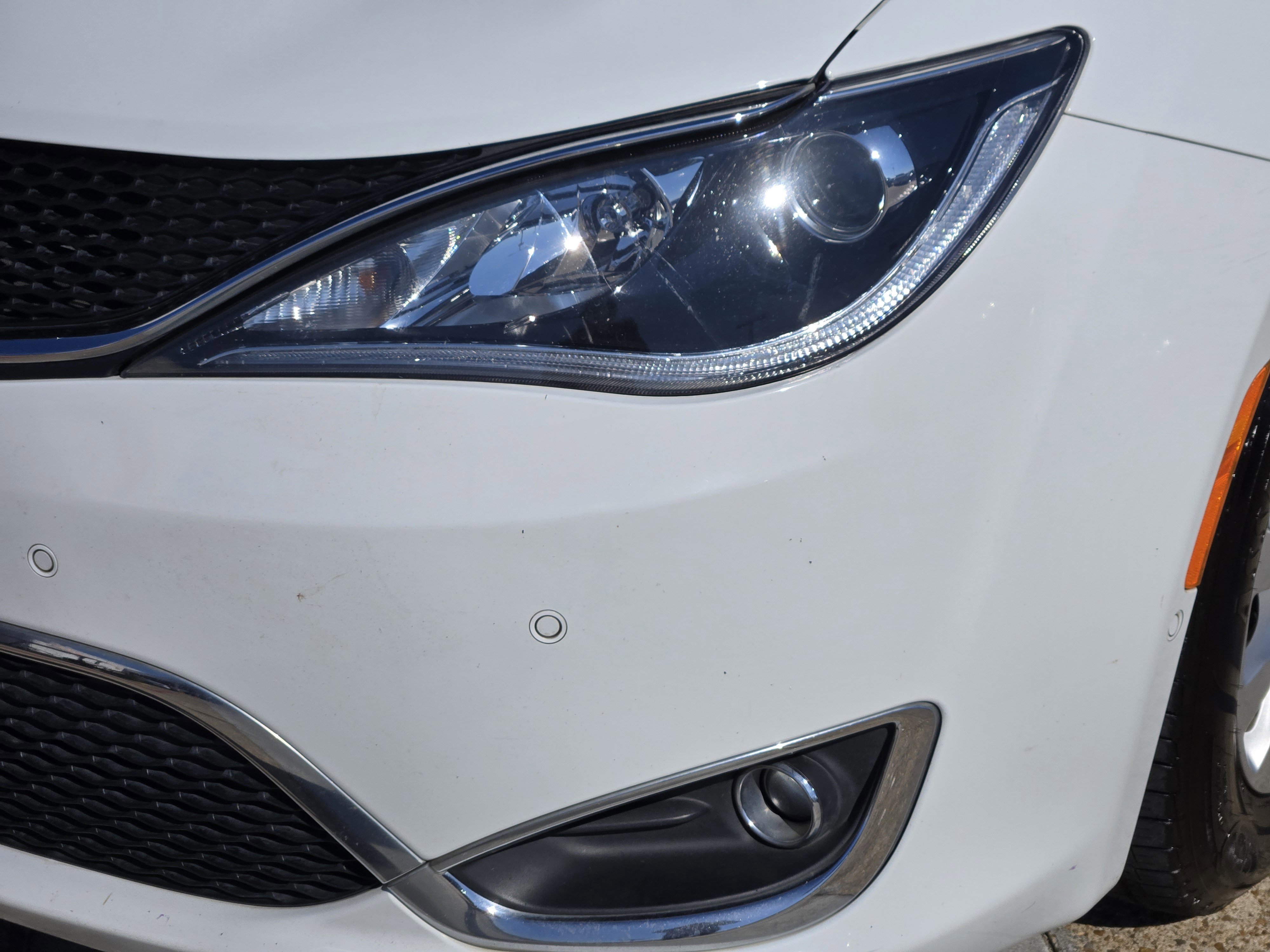 Used 2018 Chrysler Pacifica Touring-L w/ Advanced Safetytec Group image 6