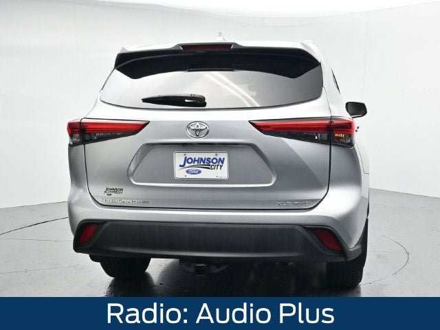 Used 2022 Toyota Highlander XLE AWD/4WD image 8