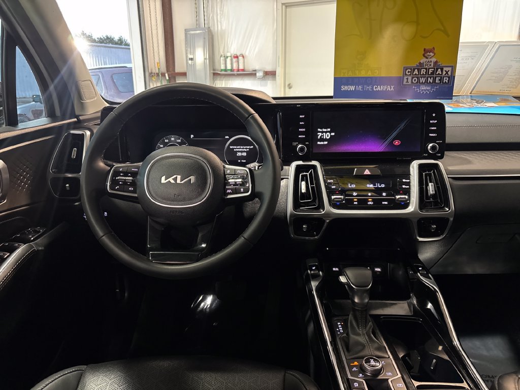 Used 2023 Kia Sorento SX AWD/4WD image 11