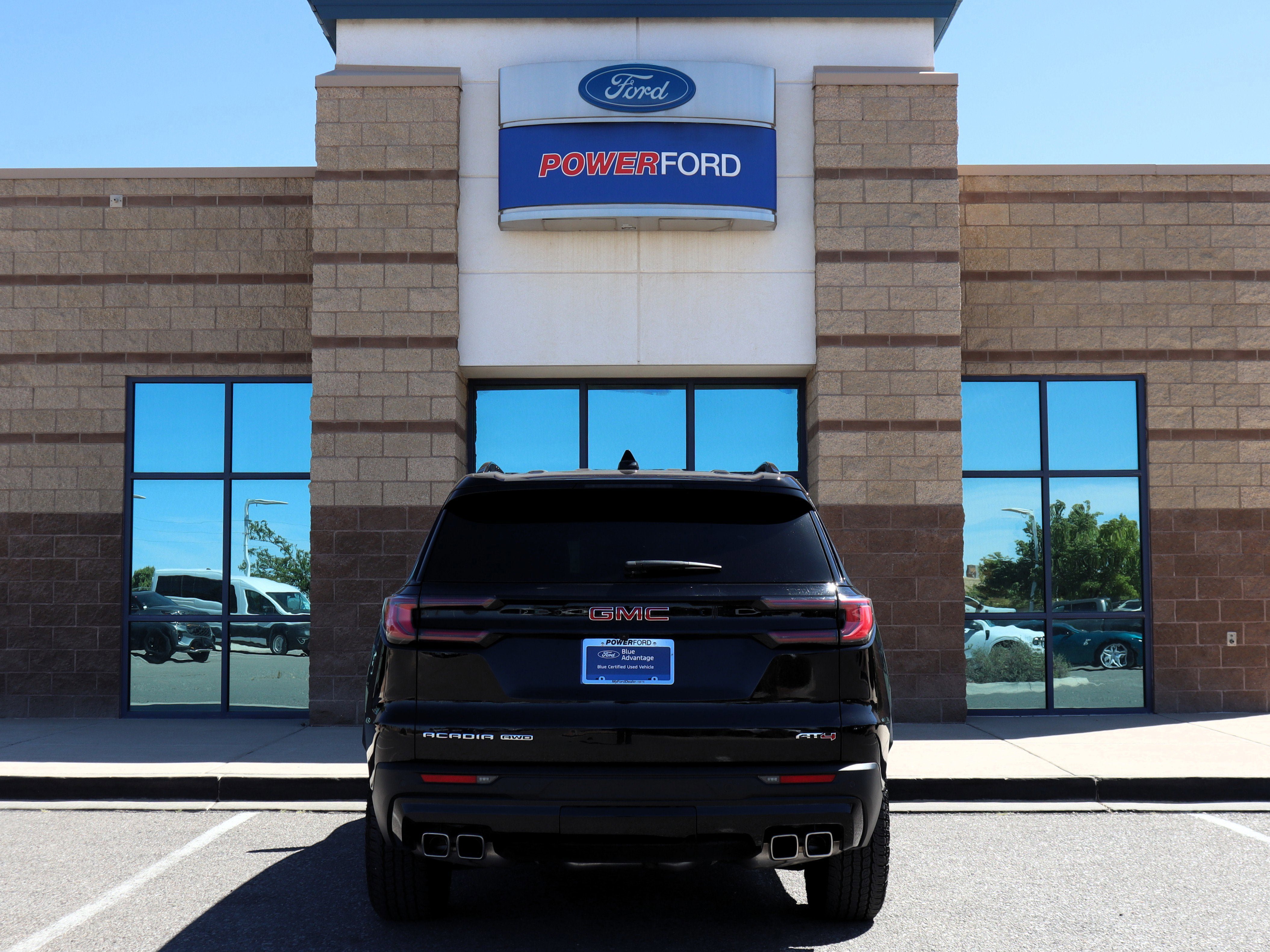 Used 2024 GMC Acadia AT4 w/ Luxury Package AWD/4WD image 4