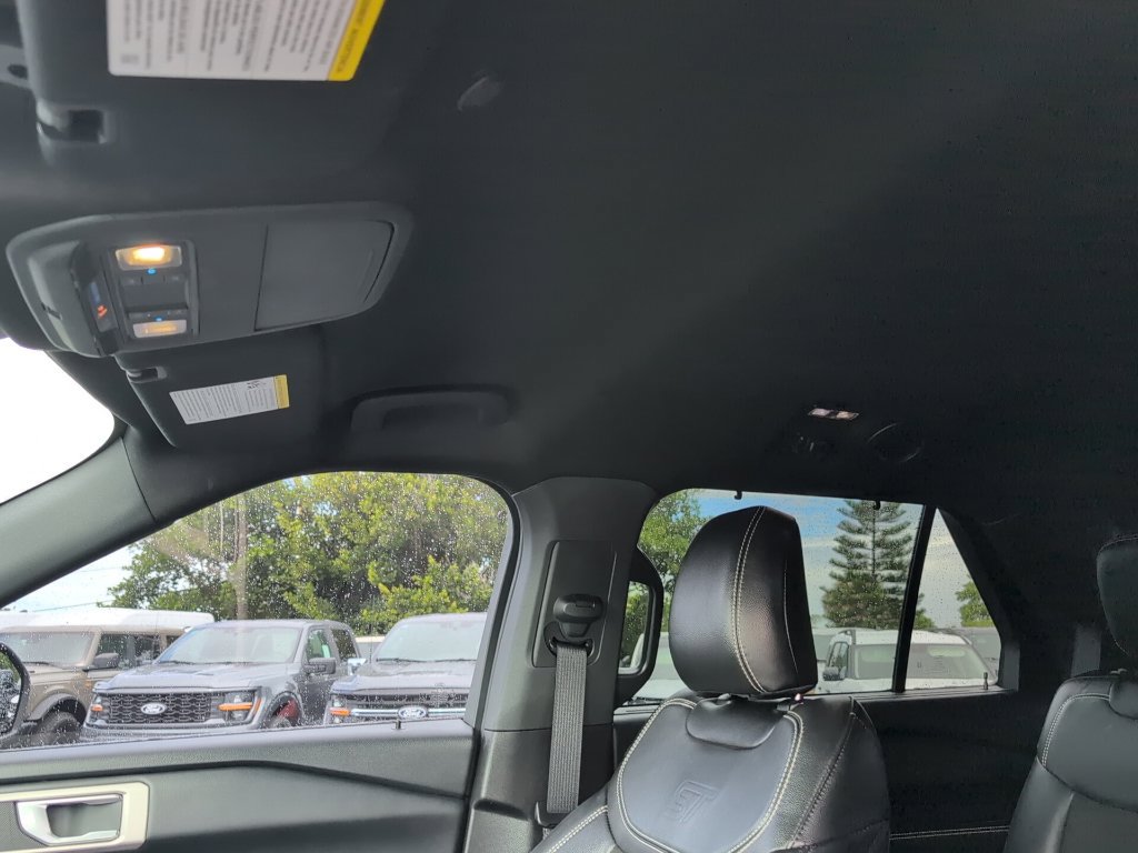 Certified 2022 Ford Explorer ST w/ ST Street Pack RWD image 9