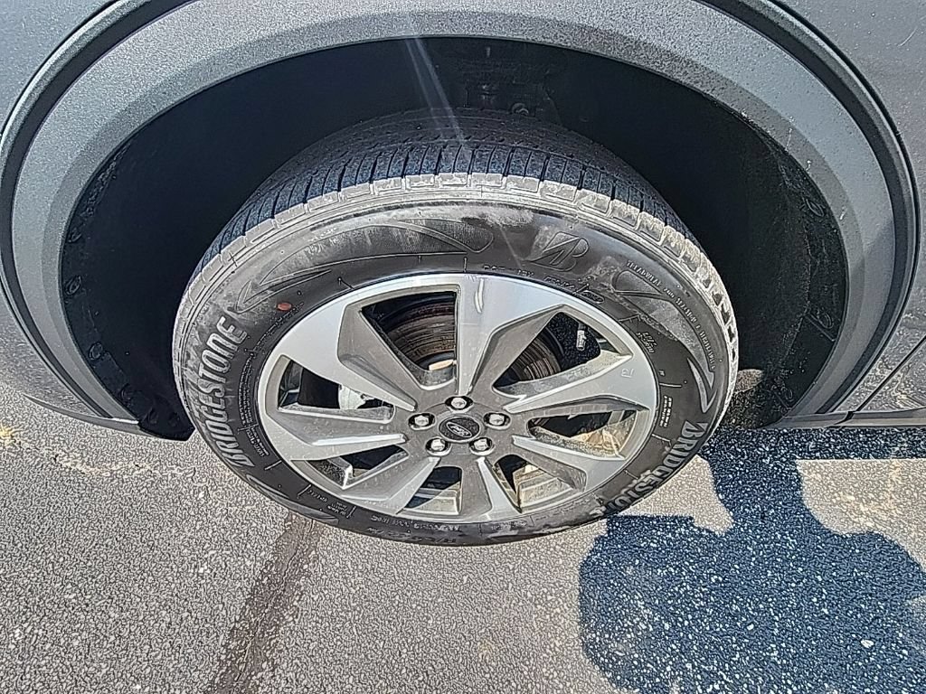 Certified 2025 Ford Escape Platinum AWD/4WD image 32