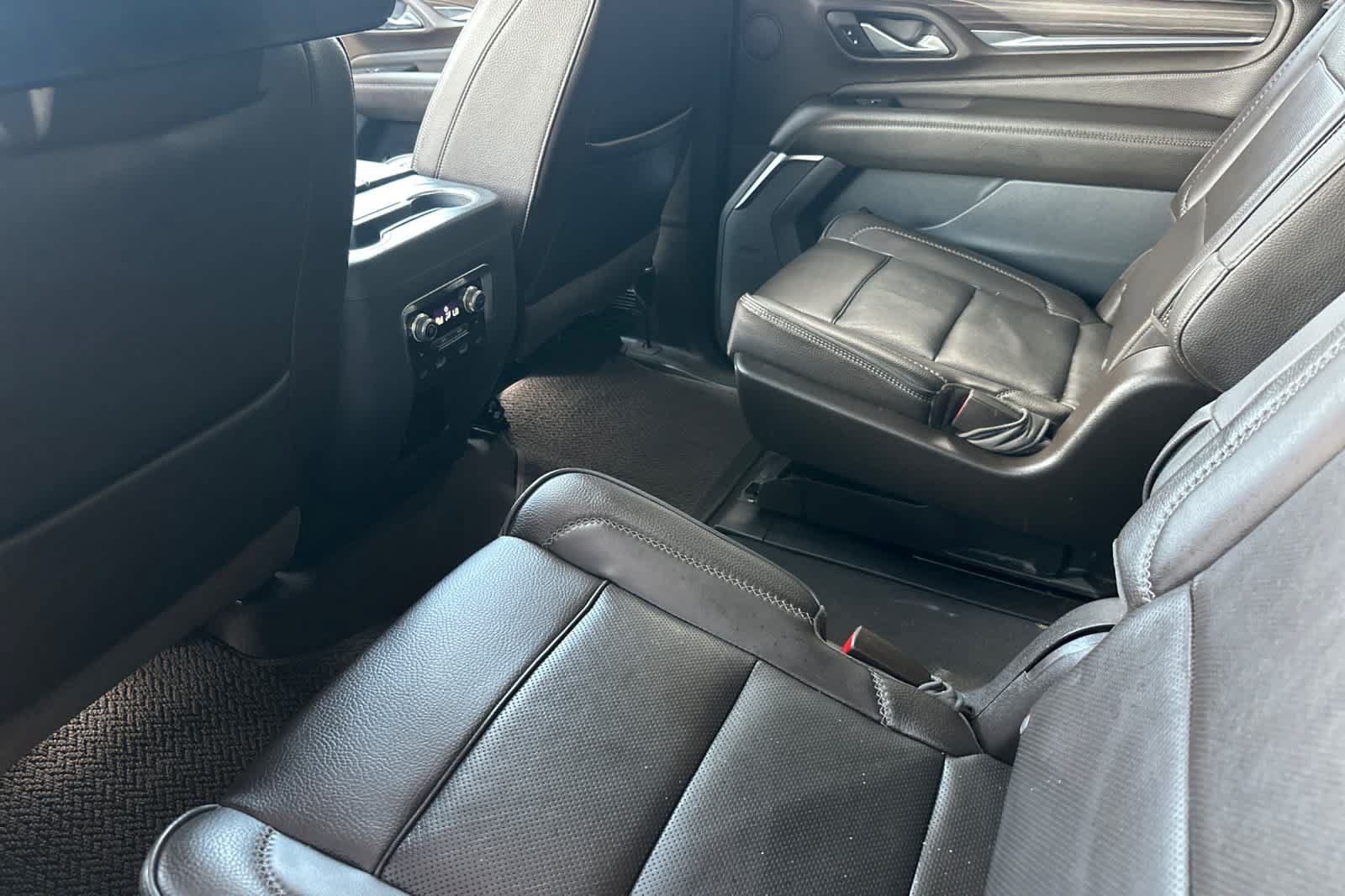 Used 2021 GMC Yukon XL Denali AWD/4WD image 4