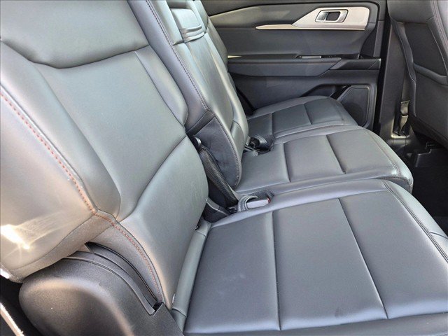 Certified 2025 Ford Explorer Active w/ Active Comfort Package RWD image 18