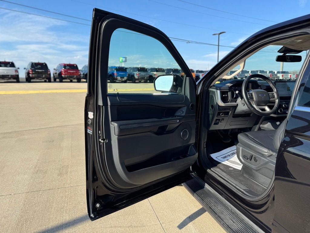 Certified 2024 Ford Expedition XLT image 10