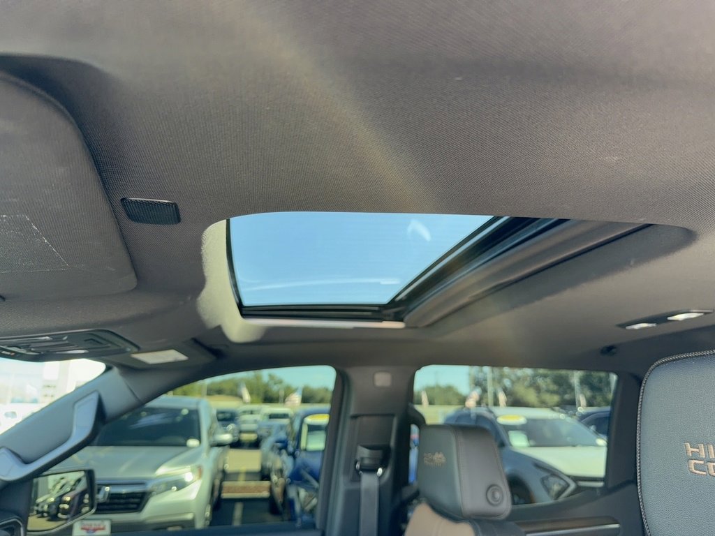 Used 2025 Chevrolet Silverado 1500 High Country image 28