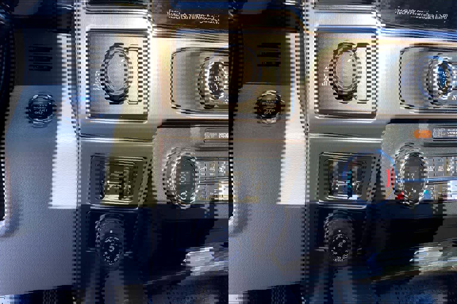 Certified 2022 Ford F250 Limited w/ FX4 Off-Road Package image 32