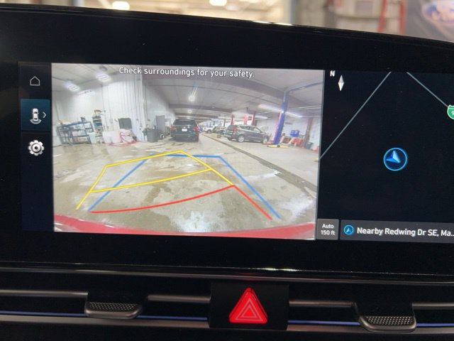 Used 2025 Hyundai Elantra SEL FWD image 7