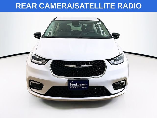 Used 2024 Chrysler Pacifica Touring-L image 6