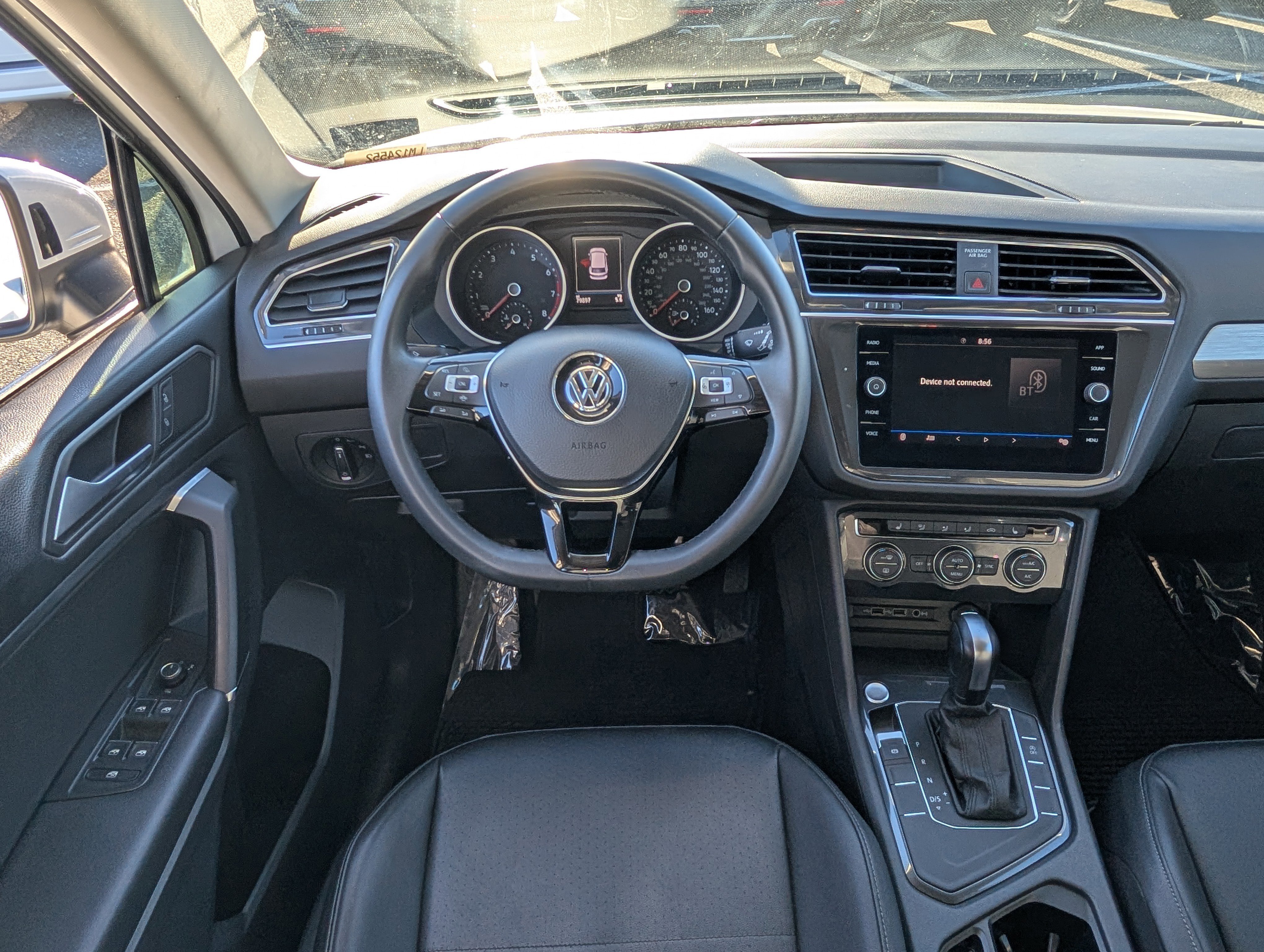 Used 2020 Volkswagen Tiguan SE image 17