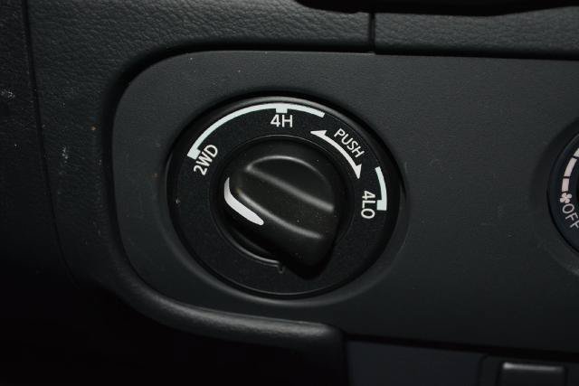Used 2025 Nissan Frontier SV AWD/4WD image 16