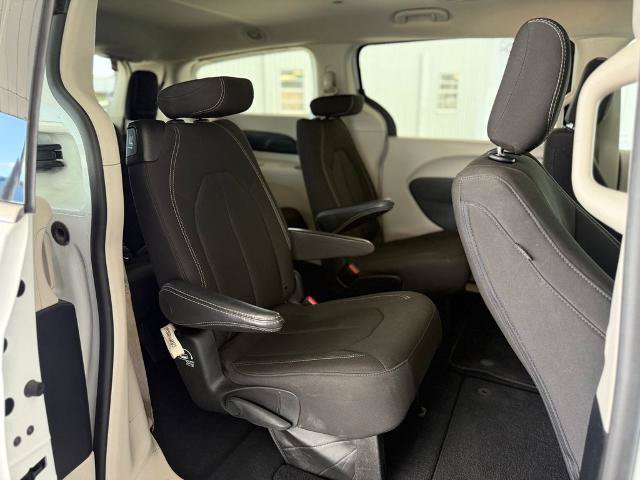 Used 2023 Chrysler Voyager LX FWD image 9