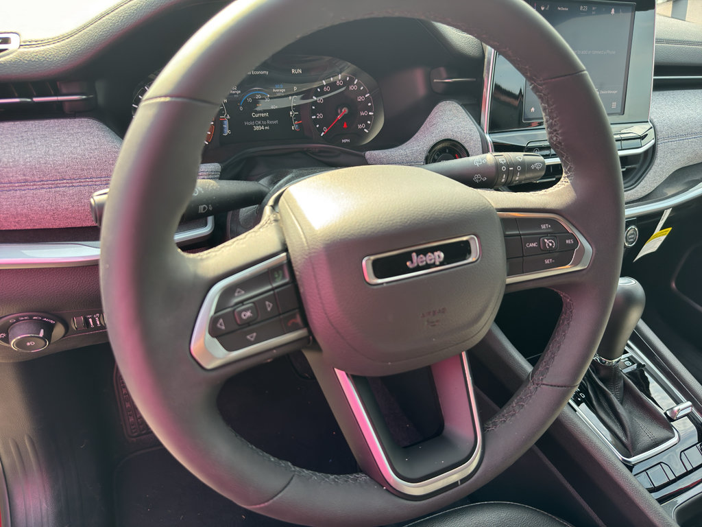 Used 2025 Jeep Compass Latitude AWD/4WD image 12