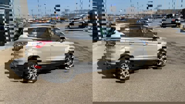 Certified 2017 Ford Escape SE w/ Equipment Group 201A image 2