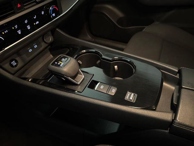 Used 2024 Nissan Rogue S FWD image 28