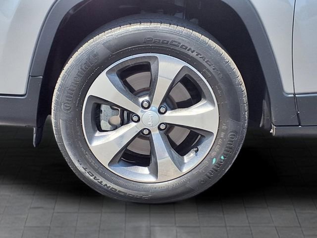 Used 2019 Jeep Cherokee Limited AWD/4WD image 10