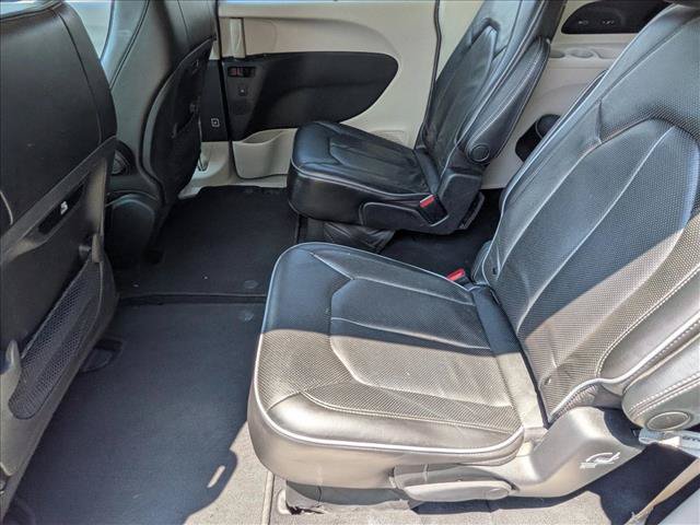Used 2020 Chrysler Pacifica Limited FWD image 18
