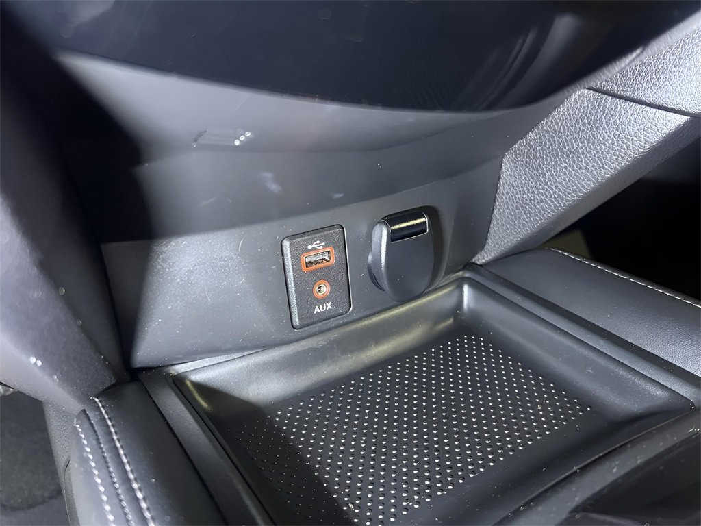 Used 2017 Nissan Rogue SL image 32