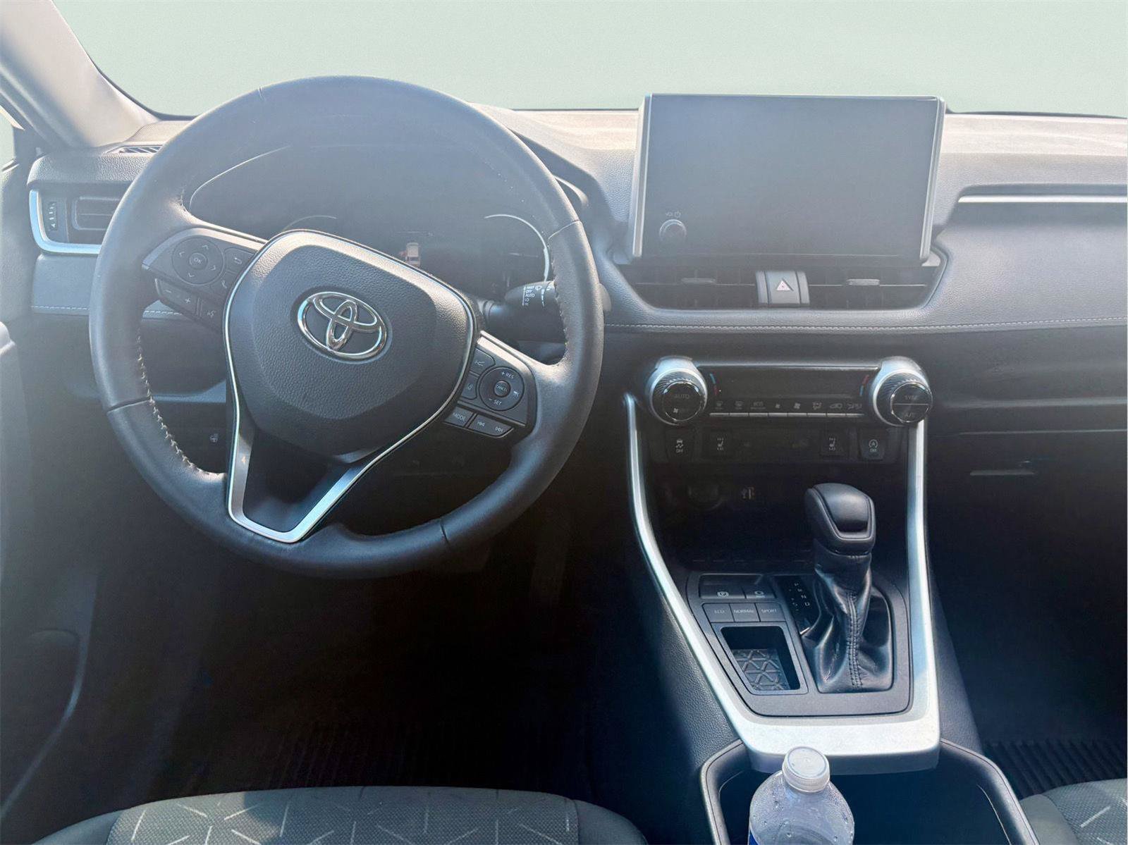 Used 2024 Toyota RAV4 XLE w/ Convenience Package FWD image 8