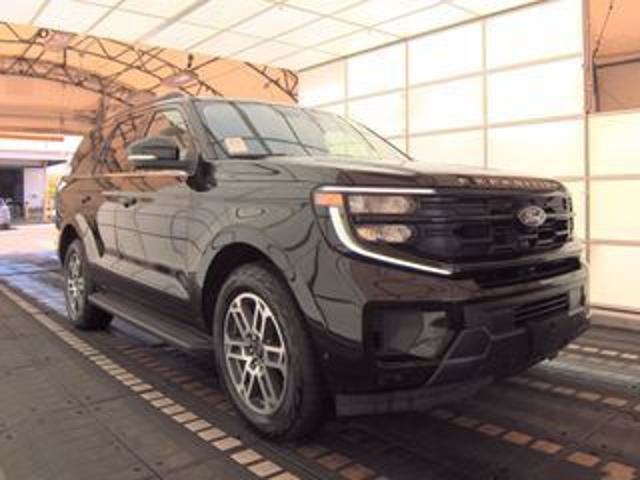 Certified 2025 Ford Expedition Active AWD/4WD image 5