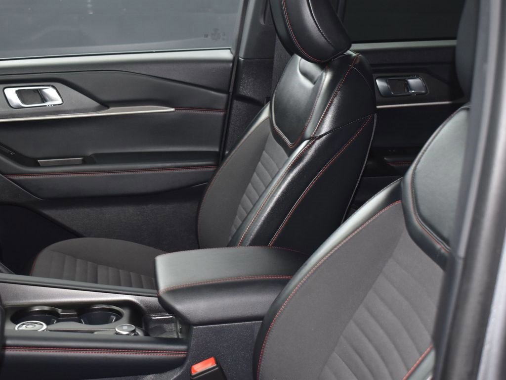 Certified 2025 Ford Explorer ST-Line w/ ST-Line Street Pack image 10