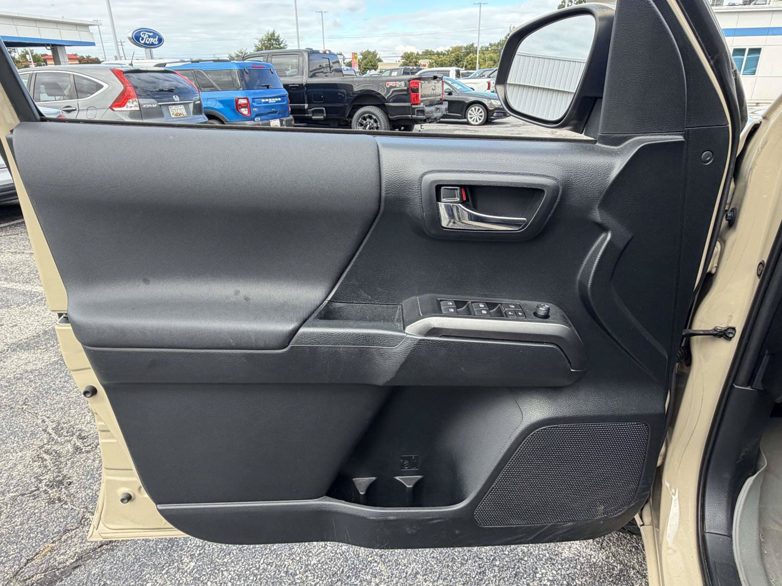 Used 2019 Toyota Tacoma TRD Off-Road RWD image 18