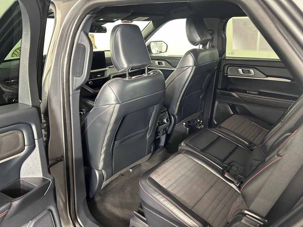 Certified 2025 Ford Explorer ST-Line w/ ST-Line Street Pack AWD/4WD image 14
