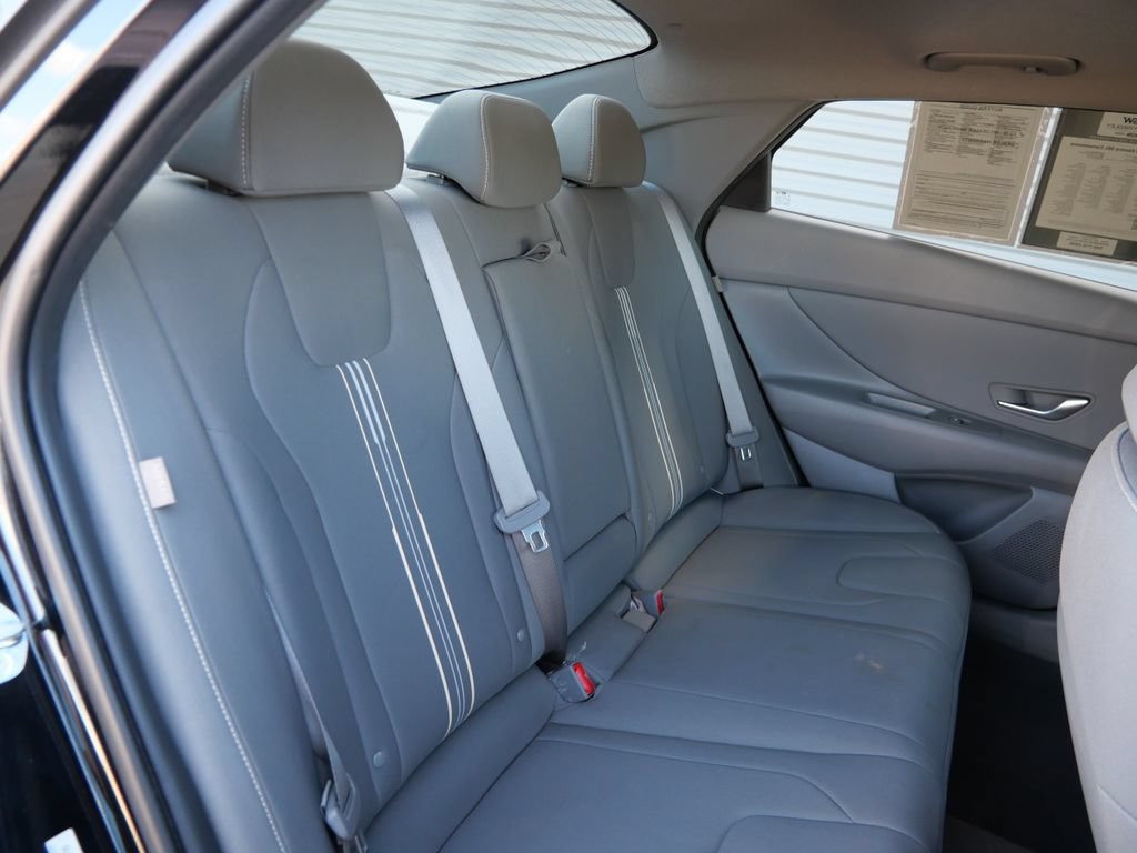 Used 2025 Hyundai Elantra SEL FWD image 12