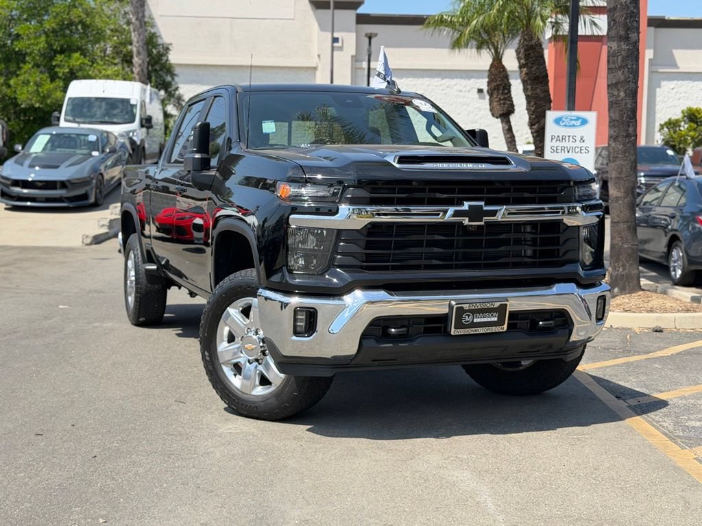 Used 2024 Chevrolet Silverado 2500 LT w/ All Star Edition AWD/4WD image 3