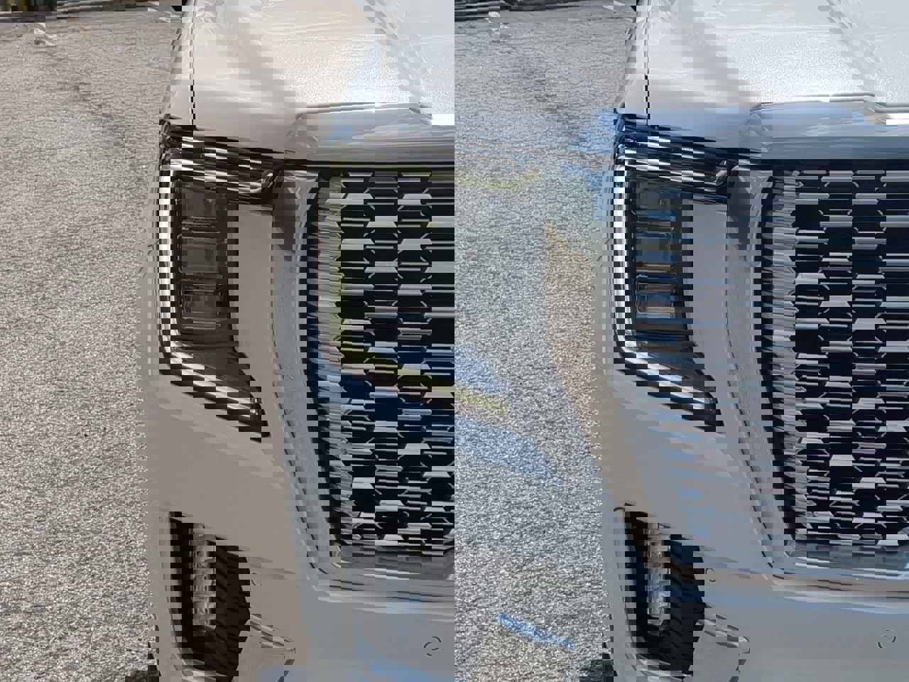 Used 2023 GMC Yukon Denali w/ Denali Reserve Package image 8