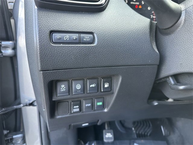 Used 2020 Nissan Rogue SV image 30