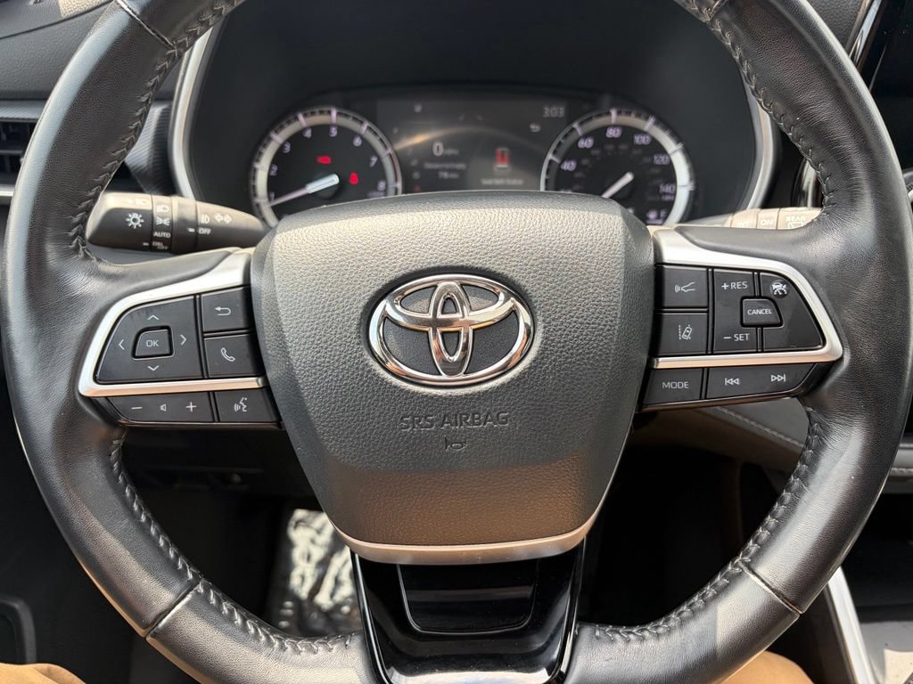 Used 2022 Toyota Highlander XSE AWD/4WD image 36
