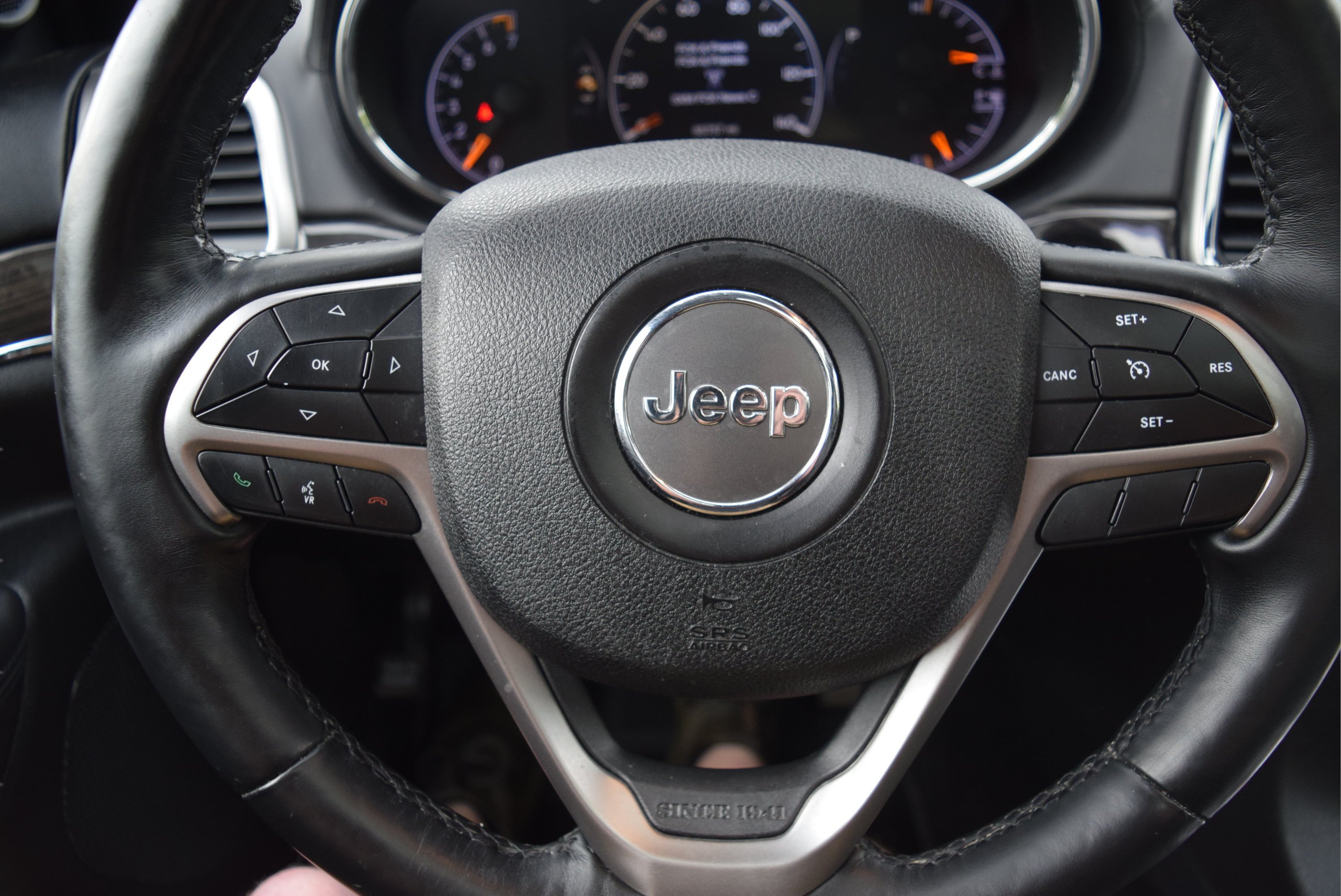 Used 2018 Jeep Grand Cherokee Overland AWD/4WD image 12