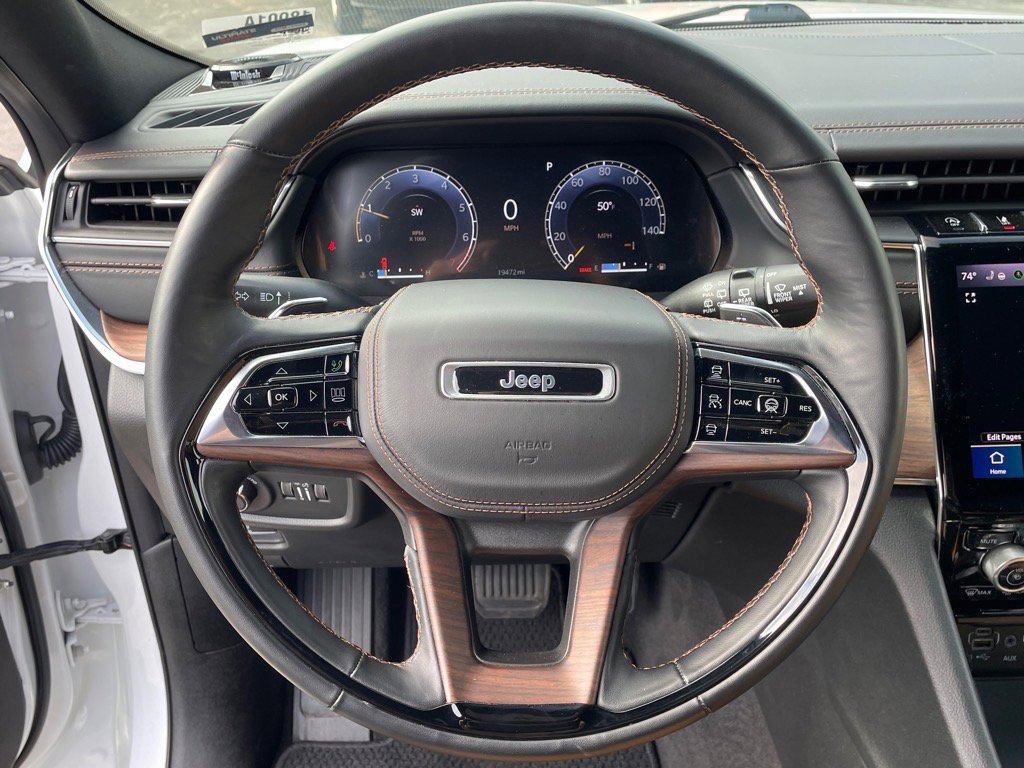 Used 2022 Jeep Grand Cherokee Summit w/ Luxury Tech Group V image 16