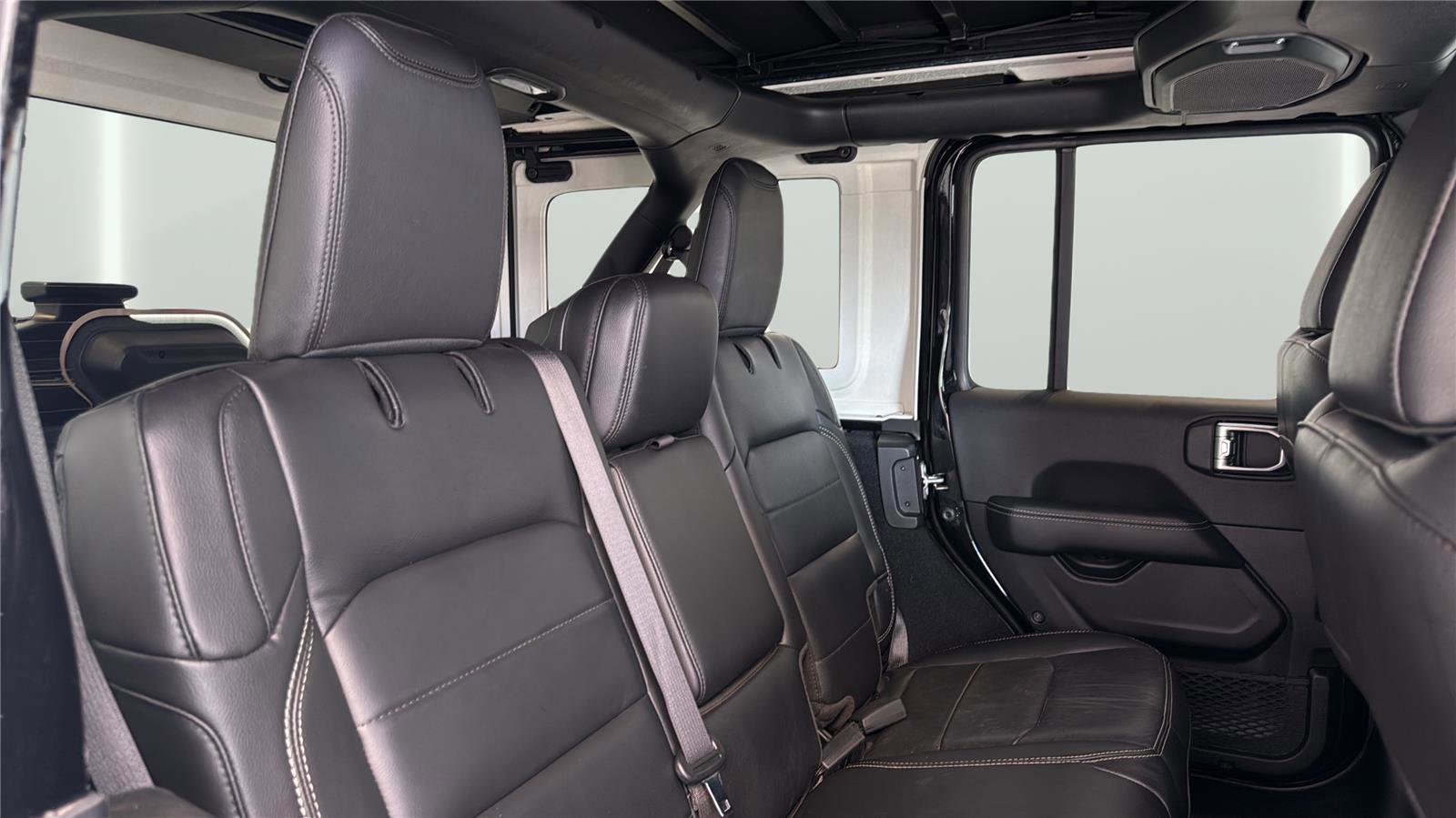 Used 2023 Jeep Wrangler Sahara w/ Cold Weather Group image 17