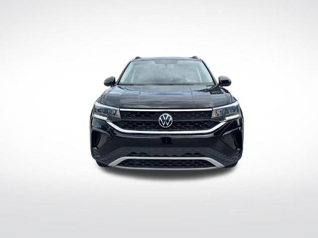 Used 2022 Volkswagen Taos SE FWD image 3