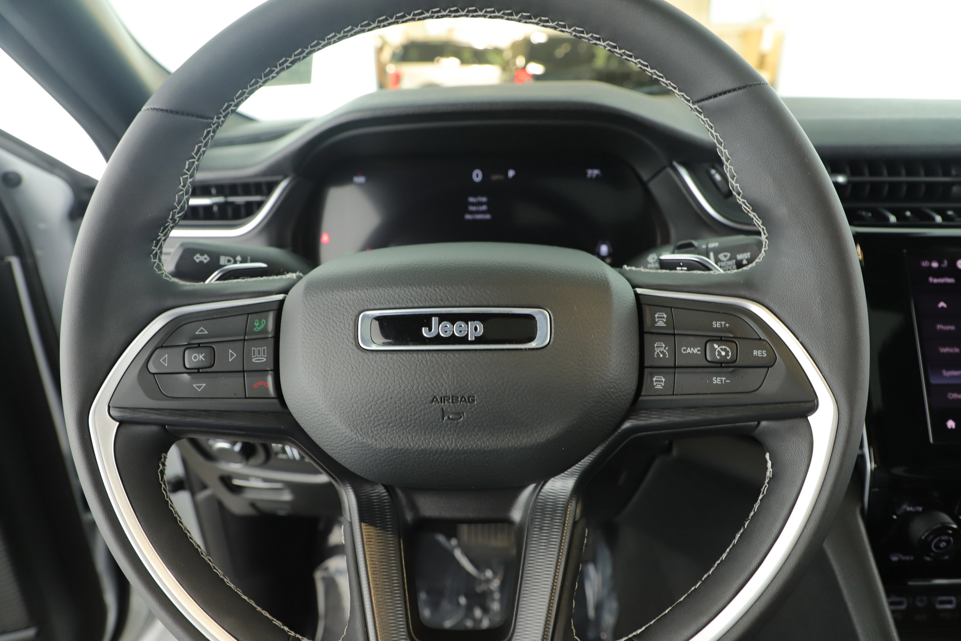 Used 2025 Jeep Grand Cherokee L Laredo w/ Luxury Tech Group I image 17