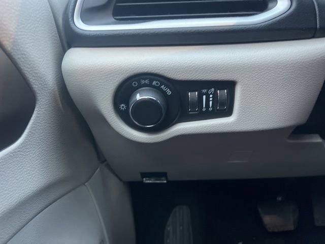 Used 2022 Chrysler Voyager LX image 22