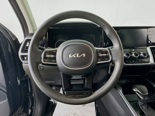 Used 2023 Kia Sorento LX image 11