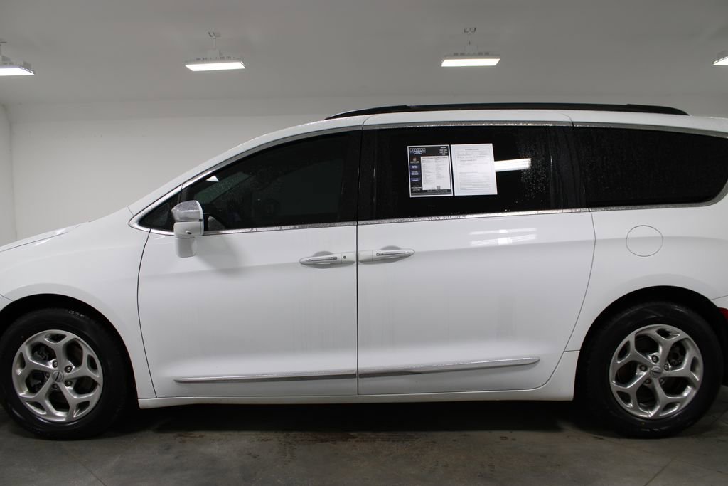 Used 2022 Chrysler Pacifica Limited image 13