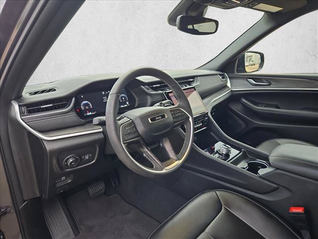 Used 2024 Jeep Grand Cherokee Limited AWD/4WD image 10