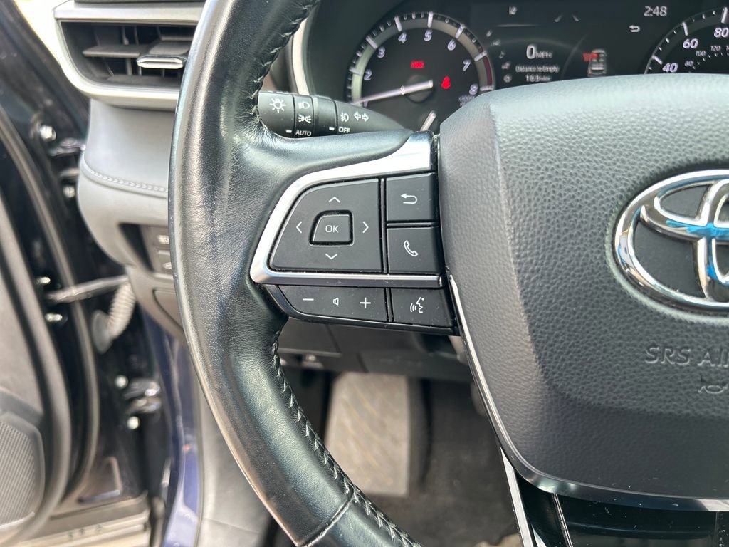 Used 2021 Toyota Highlander XLE AWD/4WD image 23