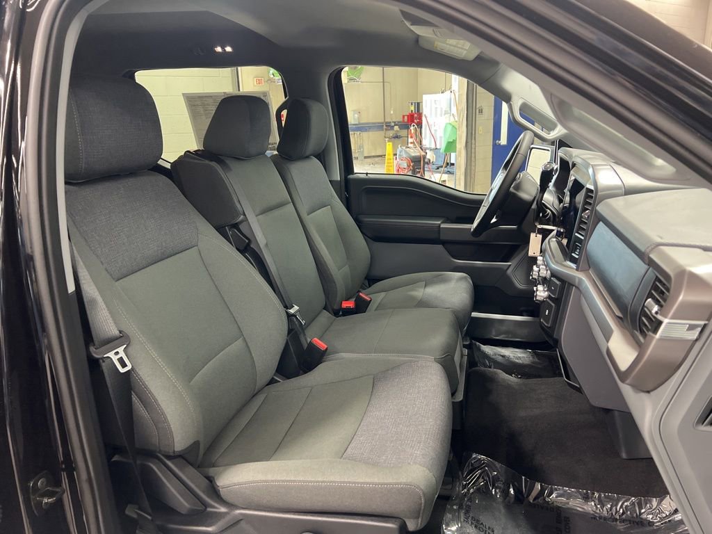 Certified 2025 Ford F150 XLT w/ Equipment Group 301A Standard image 9