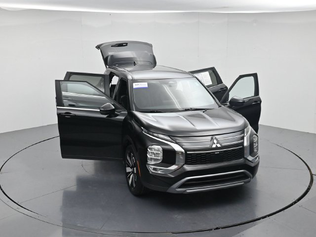 Used 2025 Mitsubishi Outlander SE FWD image 52