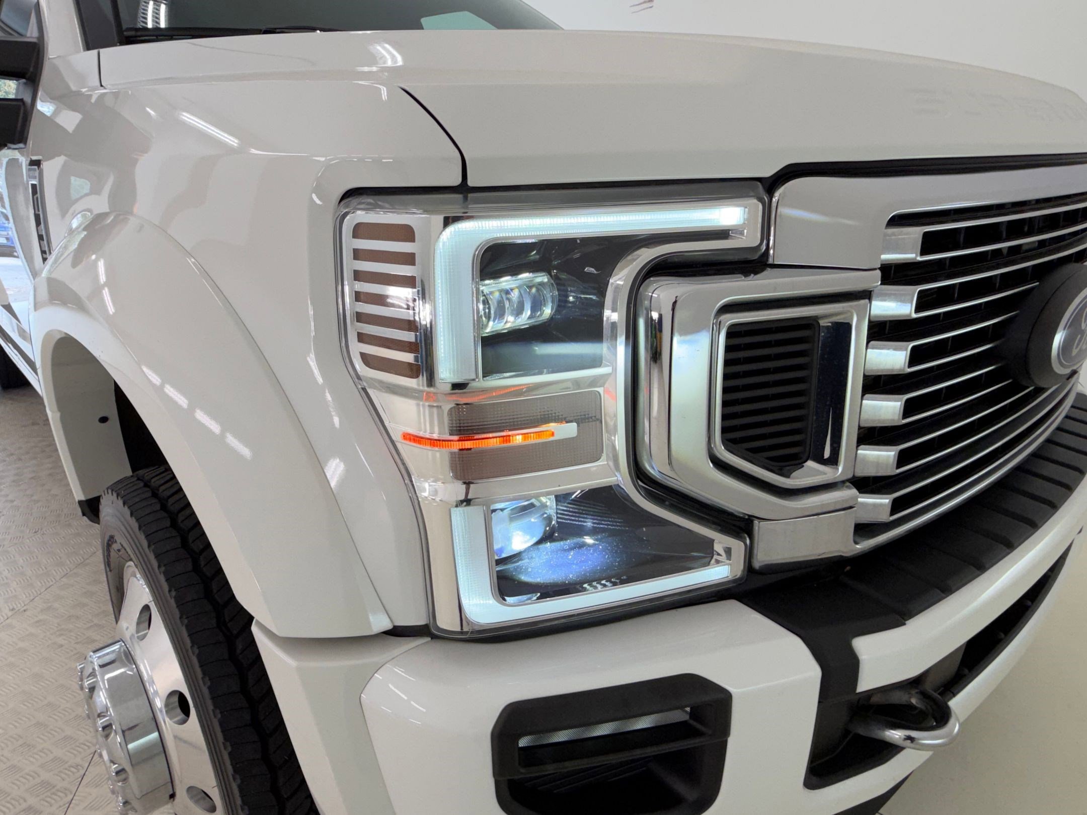 Certified 2022 Ford F450 Platinum w/ FX4 Off-Road Package image 13