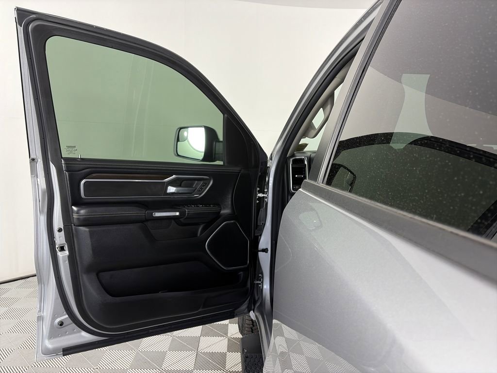 Used 2022 RAM 1500 Laramie AWD/4WD image 10