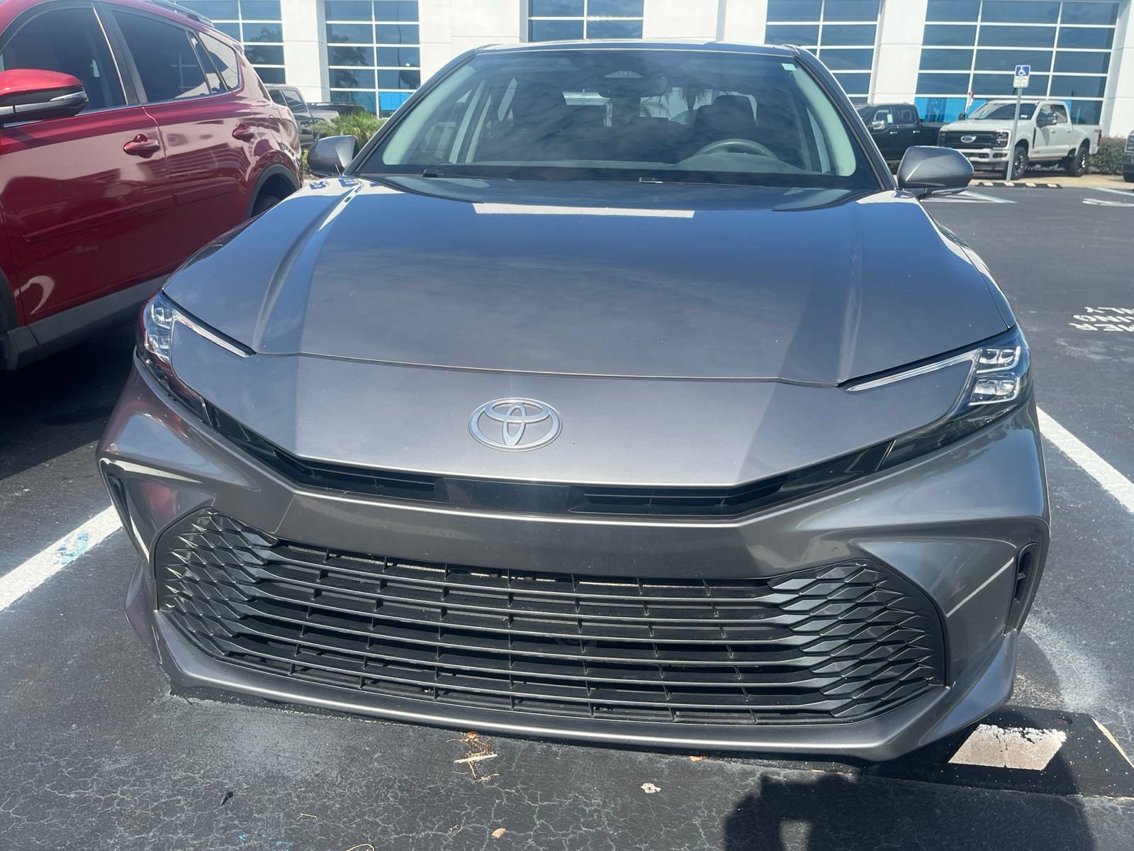 Used 2025 Toyota Camry XLE FWD image 3