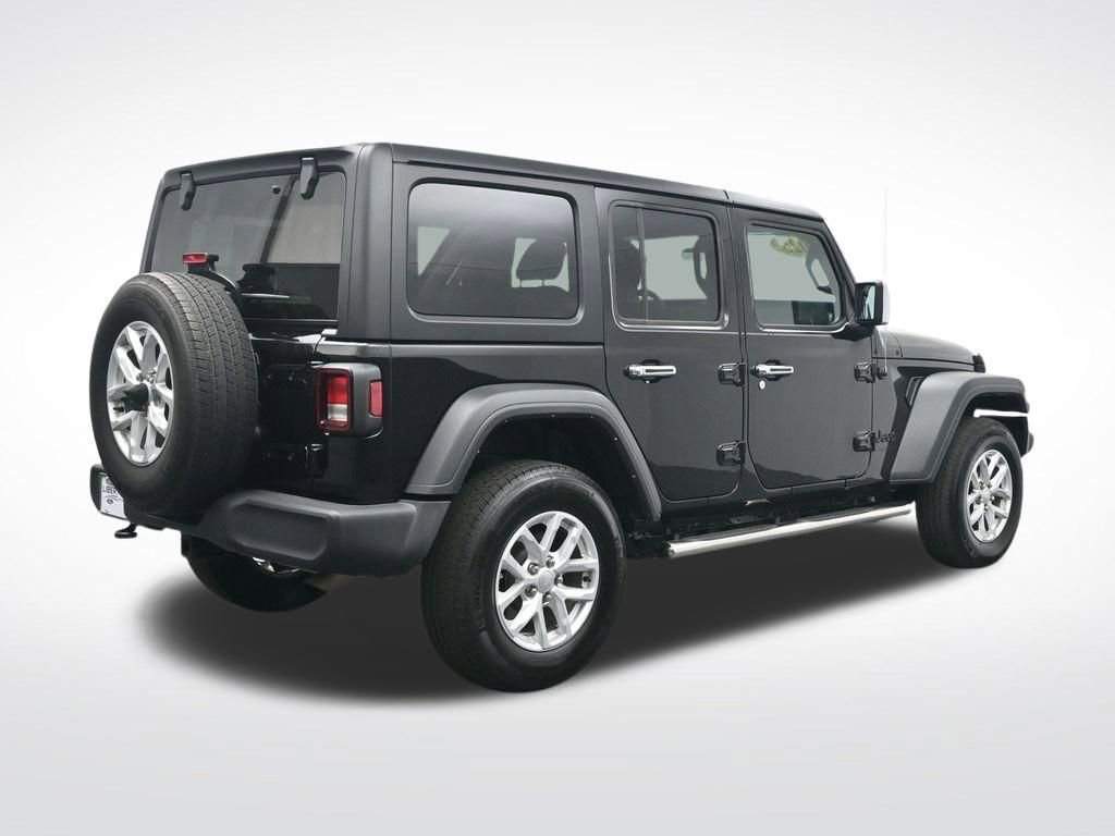 Used 2025 Jeep Wrangler Sahara image 6