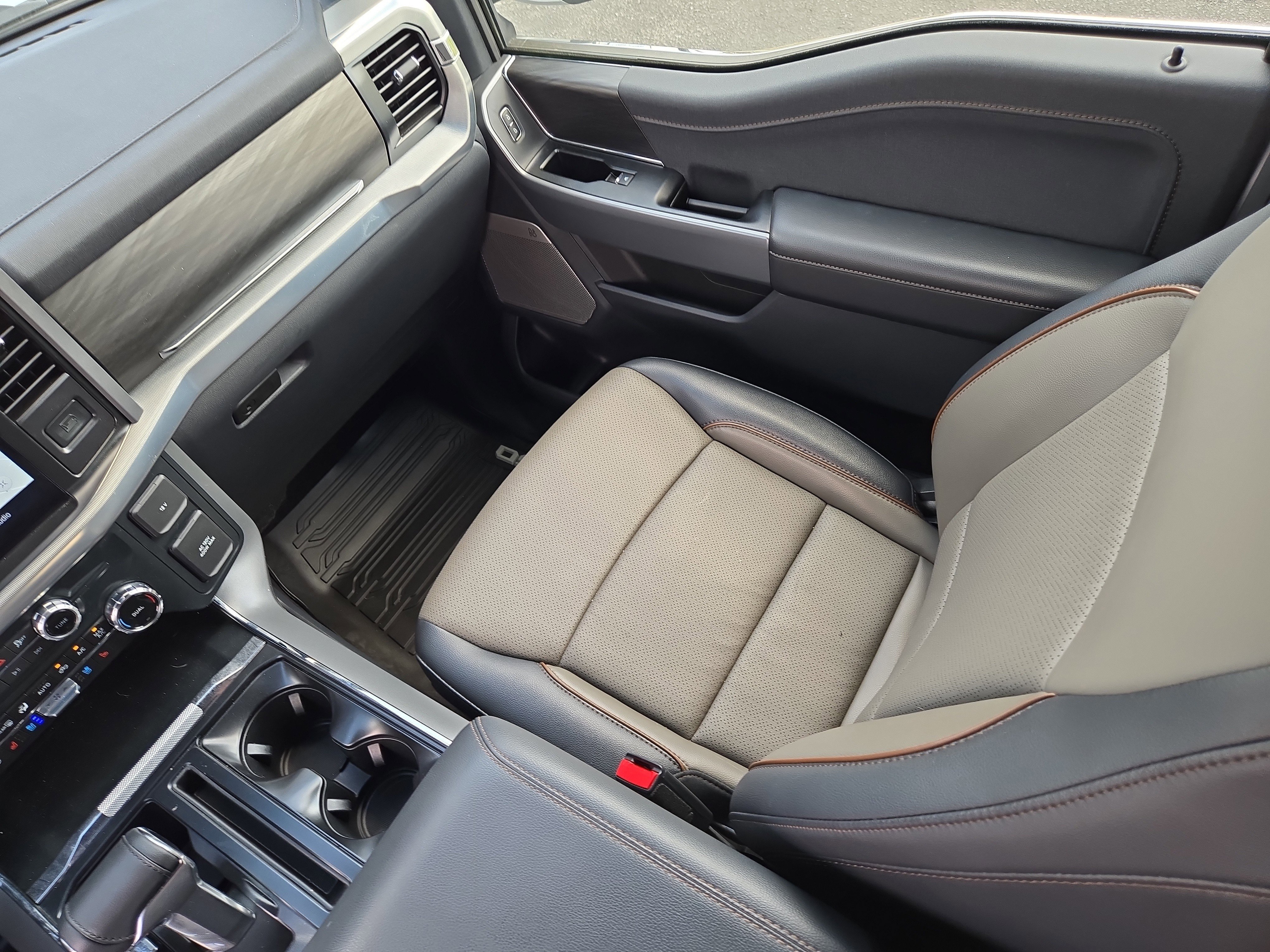 Certified 2025 Ford F150 Lariat w/ Equipment Group 501A Mid image 15