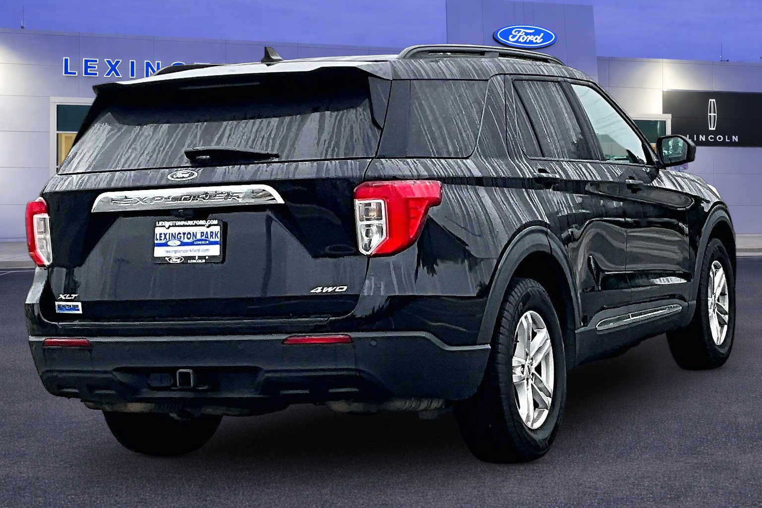 Certified 2022 Ford Explorer XLT w/ Class IV Trailer Tow Package AWD/4WD image 5